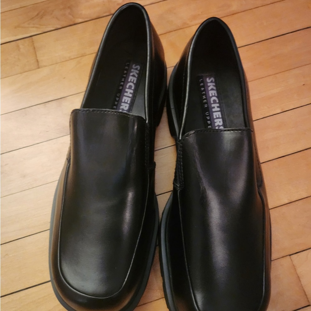 Men's Skechers Black Leather Slip-On Shoes - Picture 2 of 6